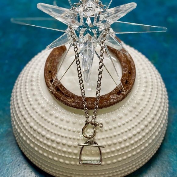 Modern equestrian mixed metal necklace - Picture 3 of 4